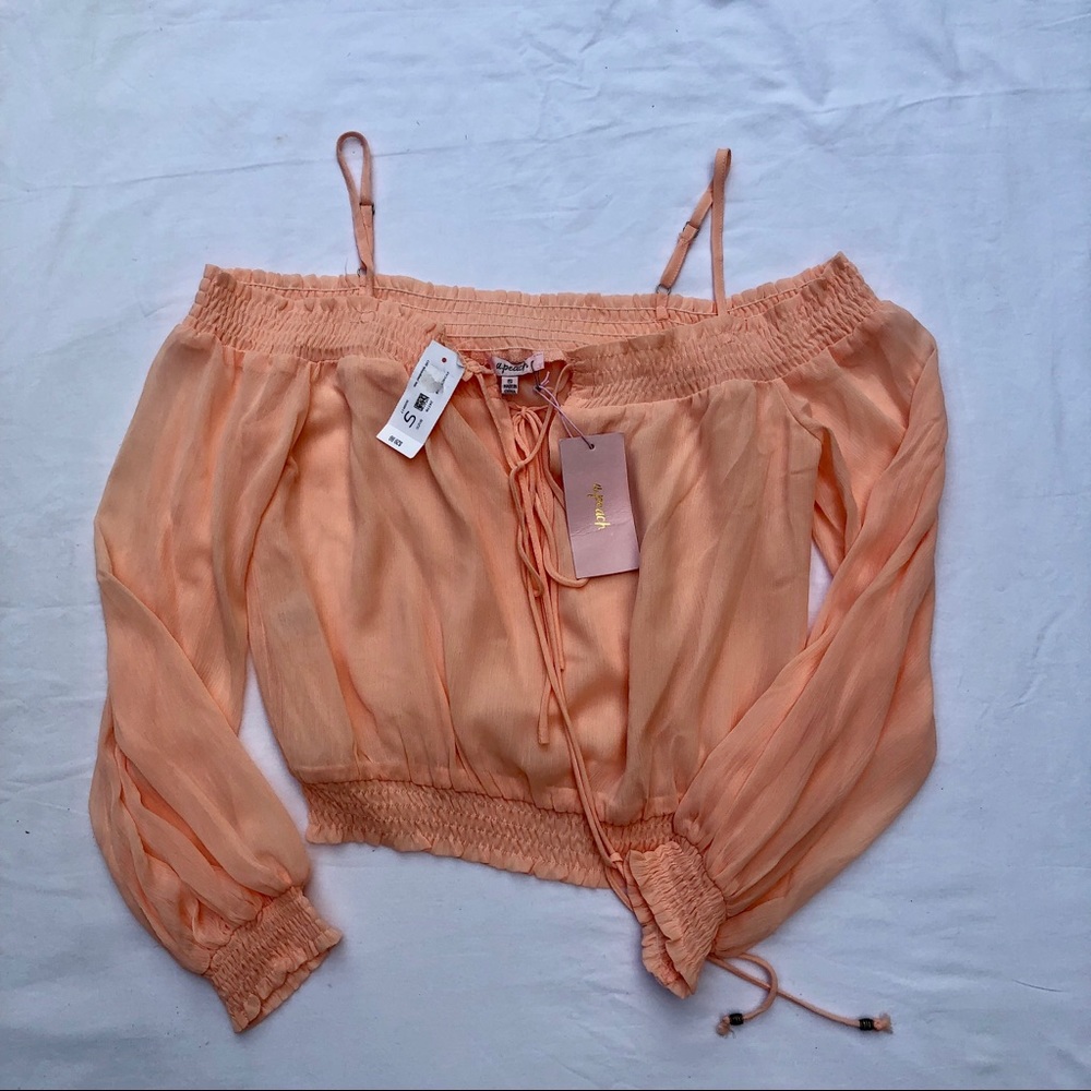 NEW! Boutique open shoulders blouse.